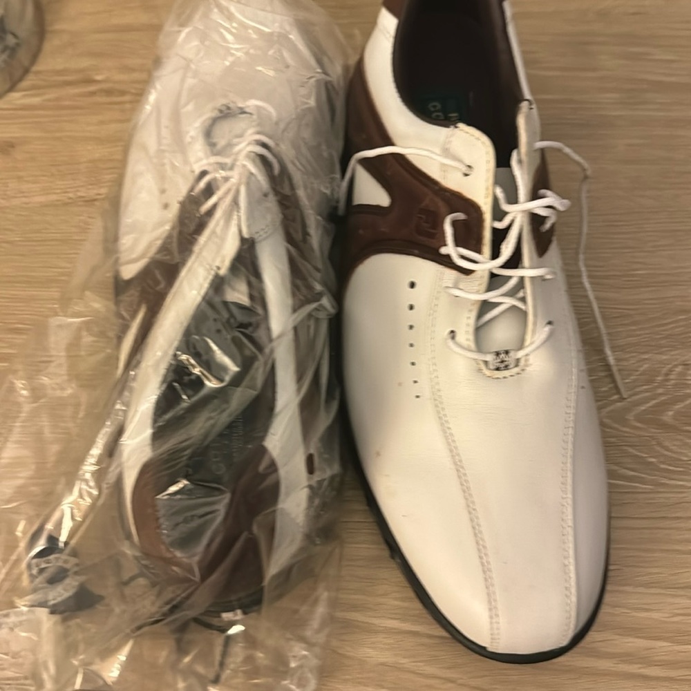 NWT Foot countour series golf shoes 10.5 M